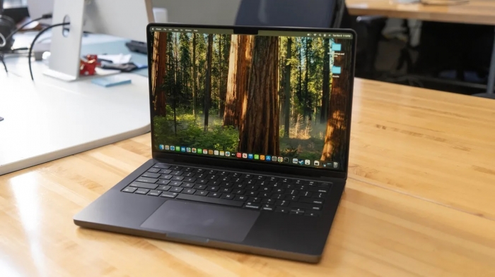 apple-macbook-pro-14-m4-1