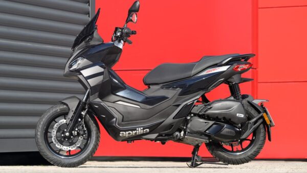 Đối thủ Honda ADV 160 sập giá tại Malaysia, khách Việt ngóng chờ siêu phẩm Aprilia SR GT 200 Sport 2026