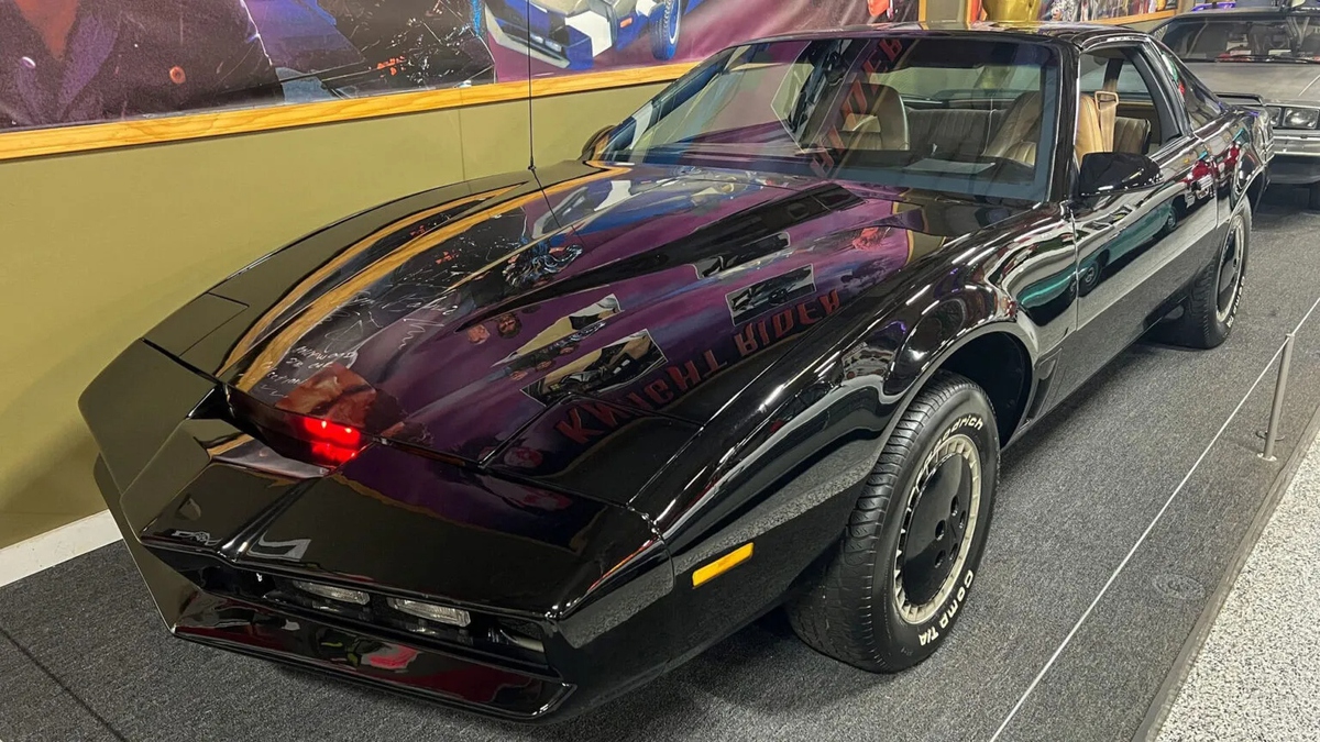 Chiếc xe huyền thoại “Knight Rider” bị phạt tốc độ ở New York dù đang nằm yên trong bảo tàng cách đó hơn 1.300 km