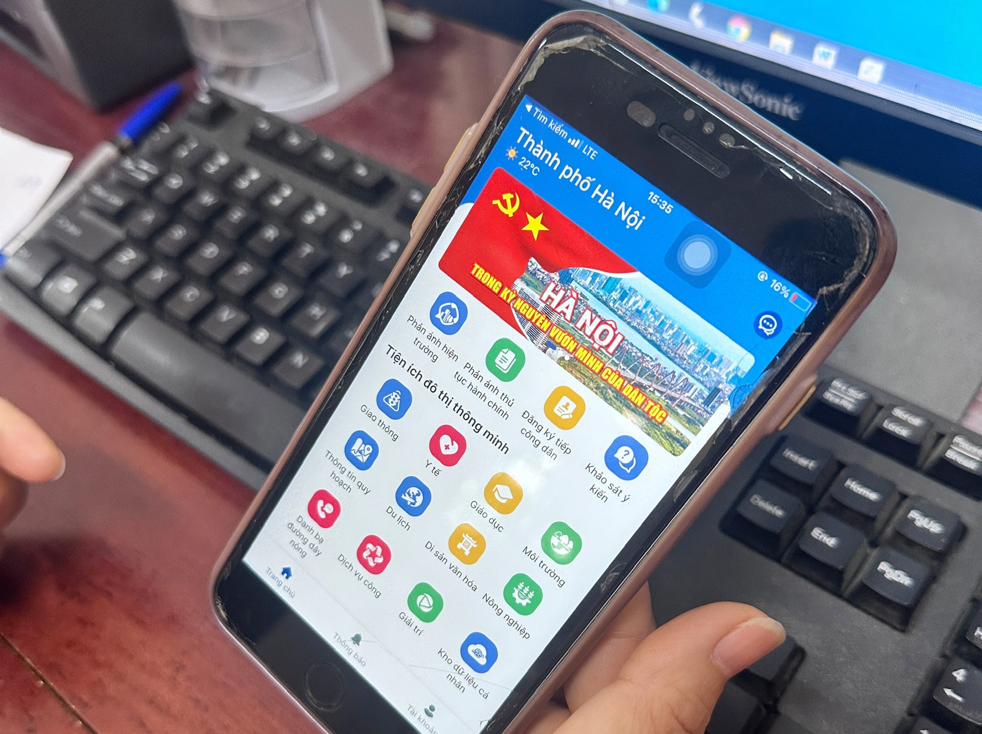 ihanoi-1775117659535945591854-1775134194753-17751341950061000939693 Một ứng dụng smartphone đang thay đổi cách người dân Hà Nội kết nối với chính quyền như thế nào? - Ảnh 2.