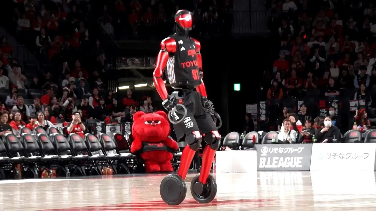 physical-ai-basketball-robot-cue-1778893946911-17788939471211970132666
