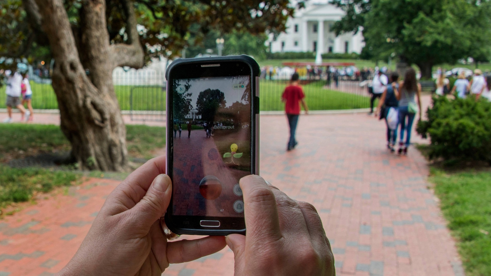 pokemon-go-whitehouse-1773633782267421146967 Chúng ta đã hiểu sai về Pokemon GO suốt 10 năm qua - Ảnh 1.