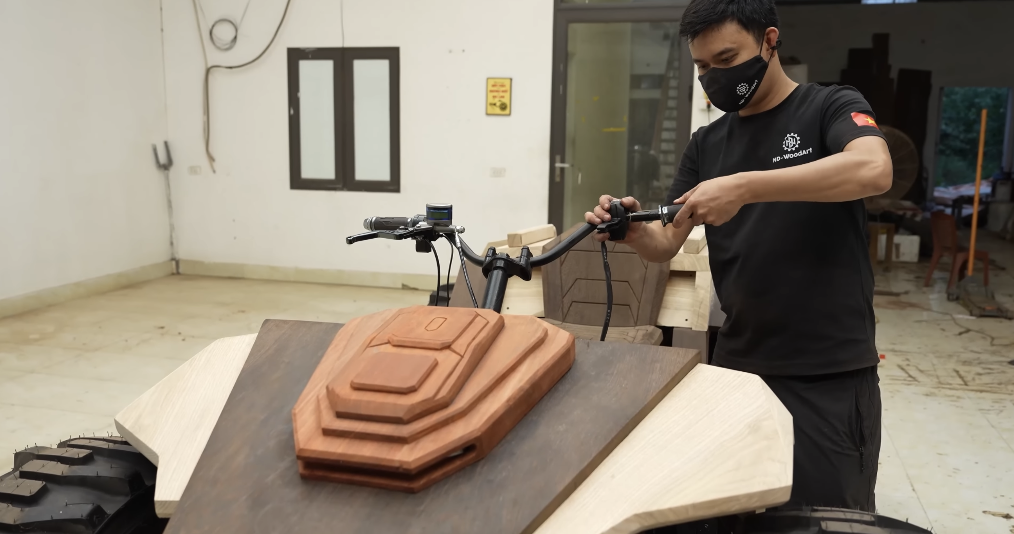 Thợ mộc Việt Nam trình làng 'quái thú' ATV bằng gỗ: To như ô tô, khung gầm thép, giảm xóc độc lập, chạy động cơ điện siêu êm- Ảnh 9.