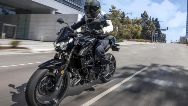 Kawasaki Z400 2027 ra mắt giá 128 triệu đồng quyết đè bẹp Yamaha MT03