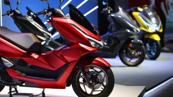 Honda PCX160 2027 trình làng với màn hình TFT và HSTC, đe dọa ngôi vương của Yamaha NVX và Honda SH