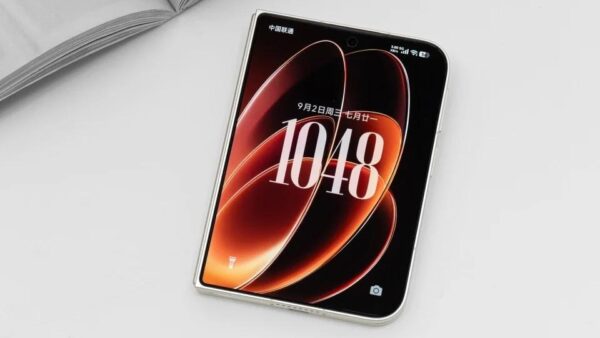 ‘iPhone Ultra’ bất ngờ ra mắt sớm một ngày, nhưng bật ngửa khi chủ nhân lại không phải Apple