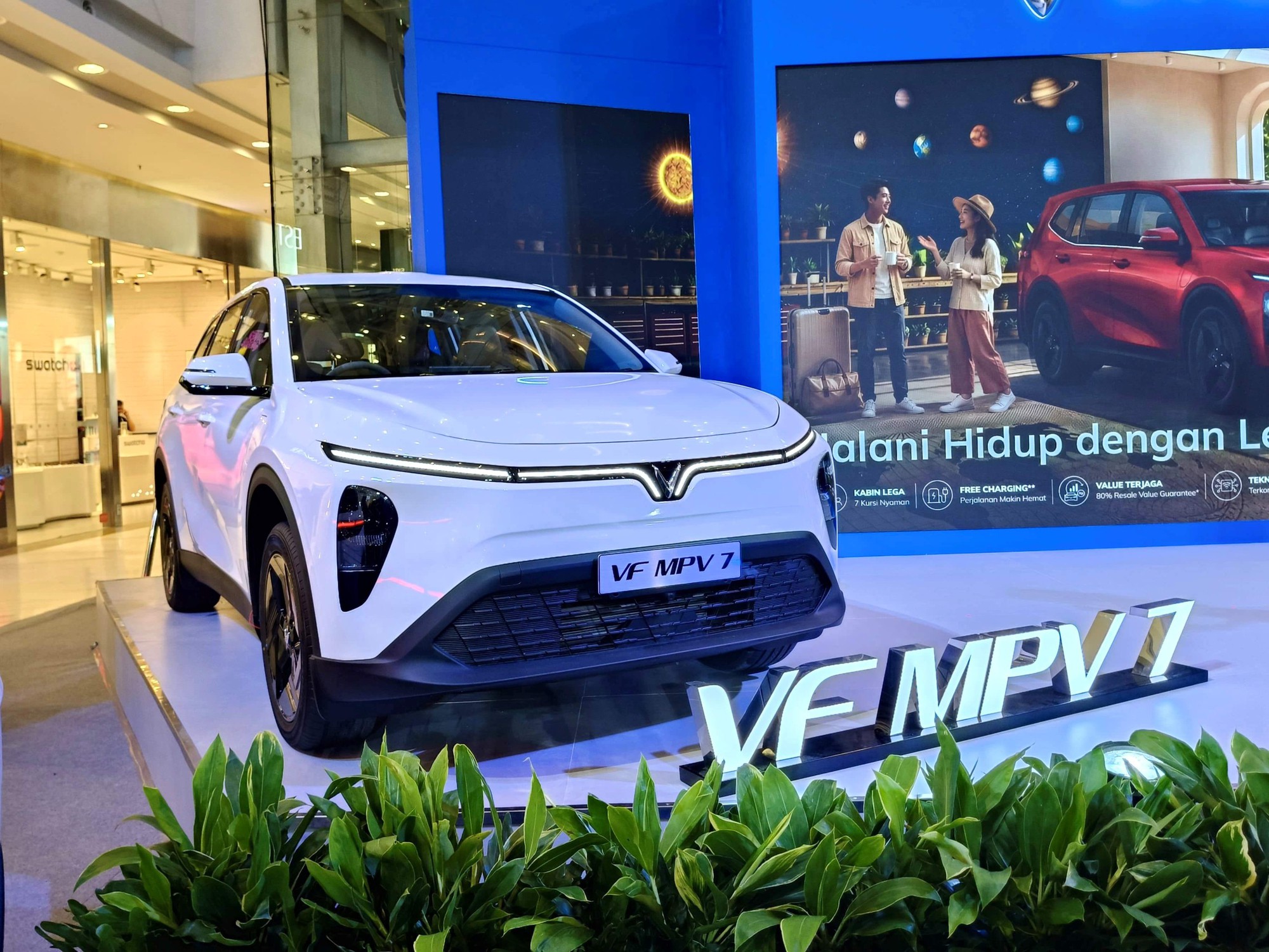 photo-2vinfast-chinh-thuc-xuat-xuong-vf-mpv-7-tai-nha-may-subang-1788165871115726403967-1788225490445-17882254907601176800505 Từ vạch xuất phát đến nhà máy ở Ấn Độ, Indonesia: Hành trình một hãng xe Việt vươn ra biển lớn - Ảnh 7.