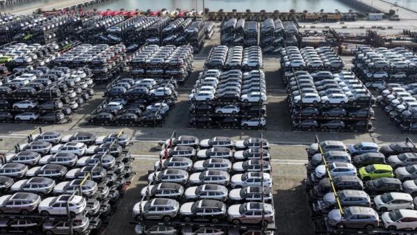 Xe nhập giảm giá 90 triệu: Công nghiệp phụ trợ mất đi những gì?