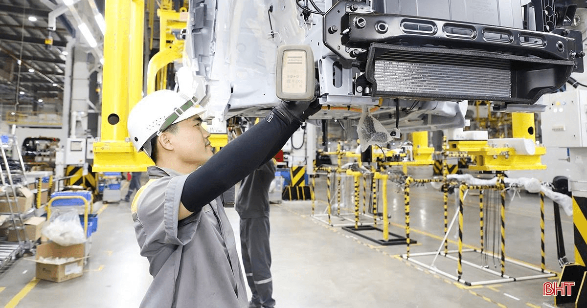 Tỷ phú Phạm Nhật Vượng tuyển 2.000 người cho VinFast, thu nhập tới 18 triệu đồng/tháng