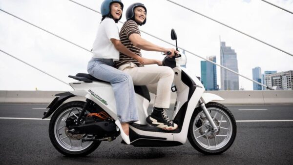 Xe máy điện không chỉ cần đi xa, mà còn cần đi xa hơn về công nghệ và trải nghiệm