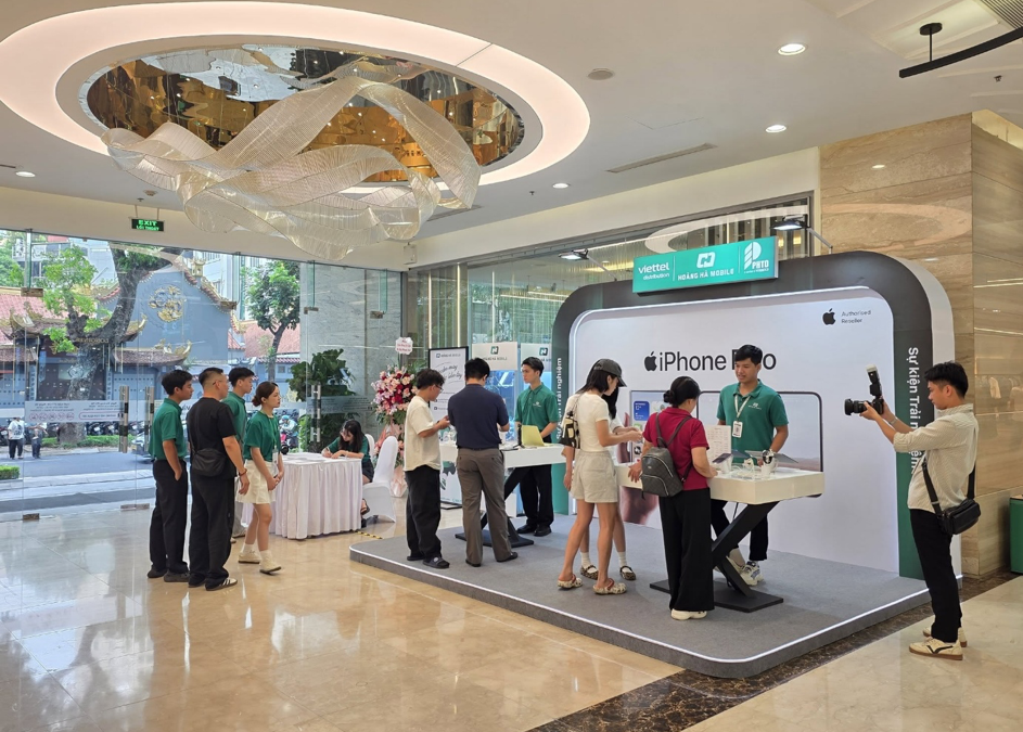Sôi động không khí trải nghiệm iPhone Duo cùng Hoàng Hà Mobile tại 3 trung tâm thương mại Vincom