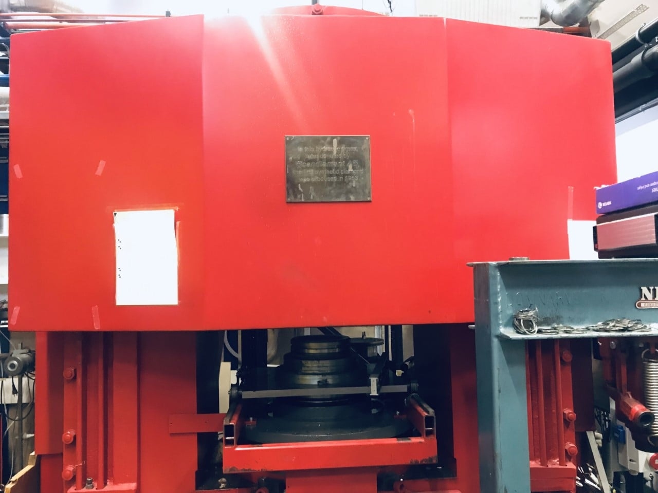 lab-grown-diamond-hpht-hydraulic-press-1950s-1792815480683-17928154811701231012669