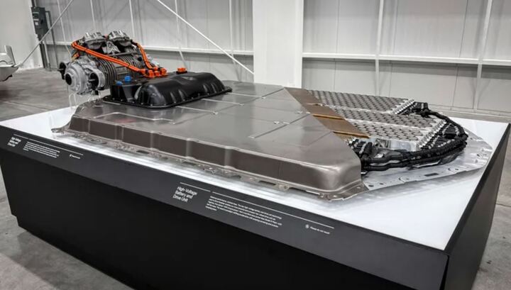 Bí mật công nghệ hàng không vũ trụ trong siêu xe bay của Tesla- Ảnh 3. Bí mật công nghệ hàng không vũ trụ trong siêu xe bay của Tesla- Ảnh 3.
